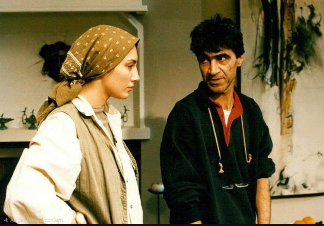 Taghvai on the set of Unruled Paper alongside actress Hedieh Tehrani (2000)